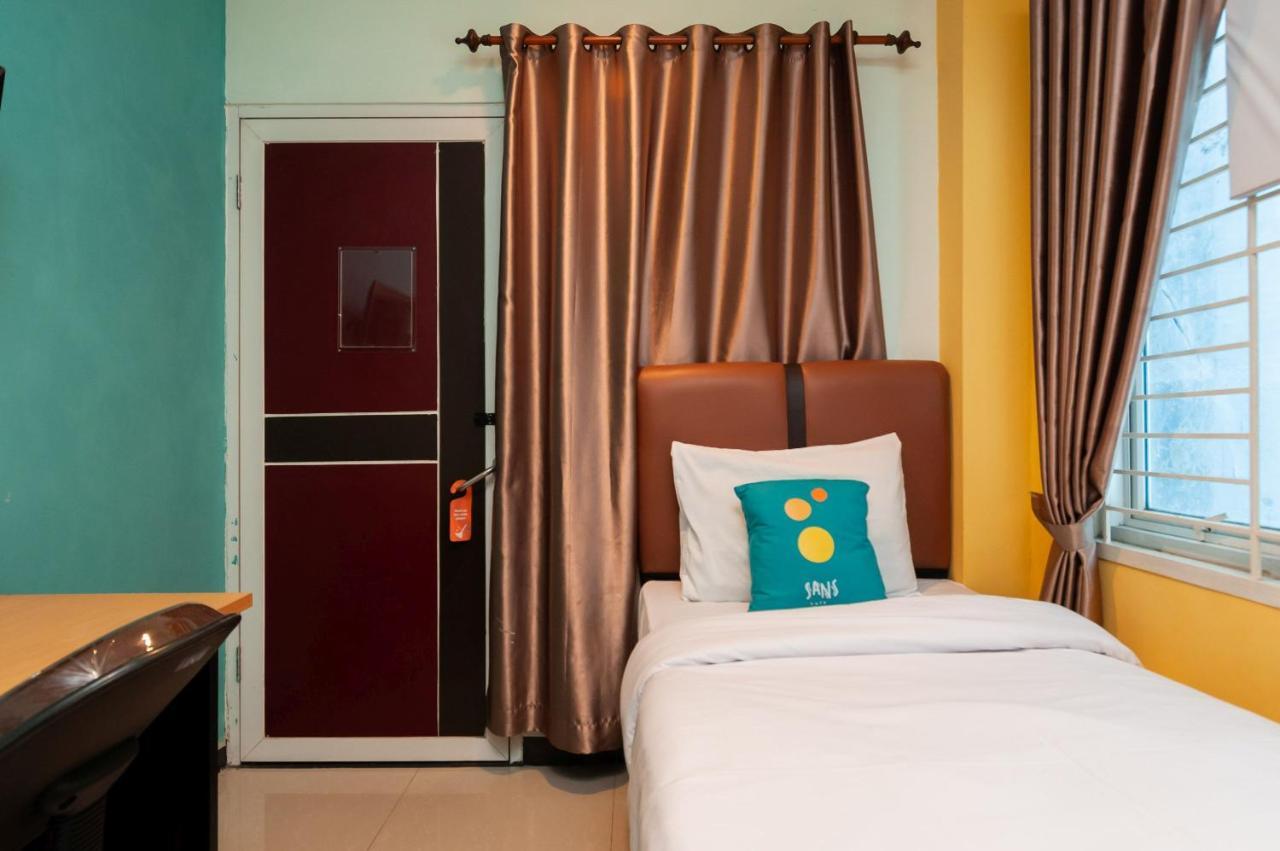 Sans Hotel Finest Medan Extérieur photo